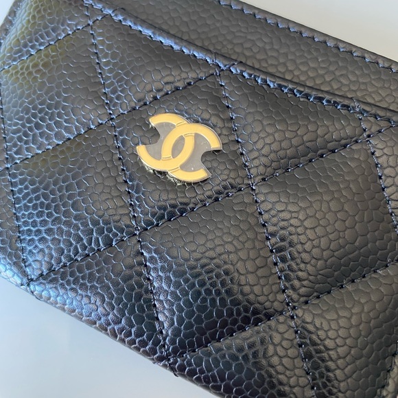 SOLD ❌ Chanel Classic Card Holder - Picture 4 of 8